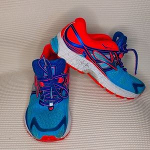 BROOKS gently used womens Ravenna tennis shoes size 7